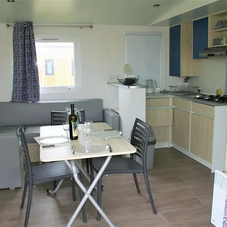 Les Bois Flottes Lodge *
