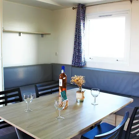 Les Bois Flottes Lodge *