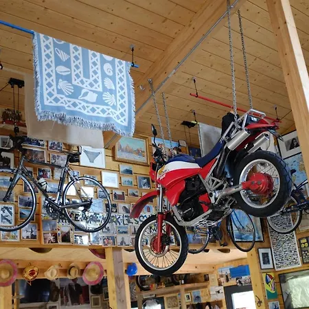 Les Bois Flottes Lodge *
